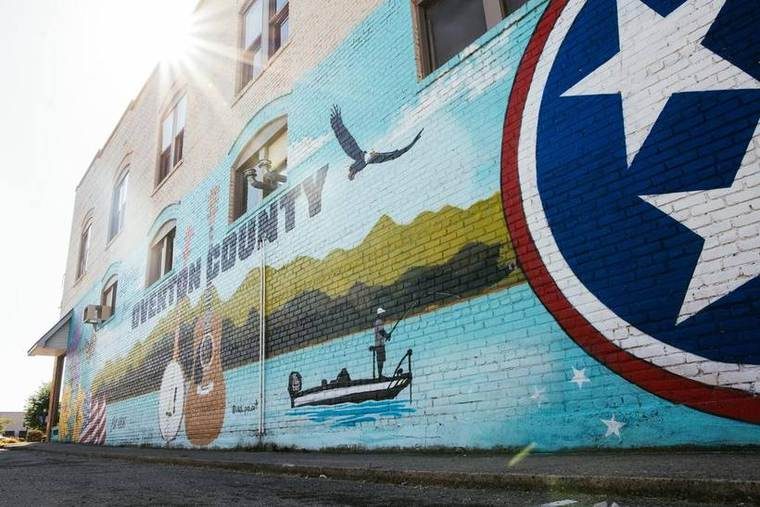 The same painted wall seen end-on into the sun, the Tennessee tri-star filling the near end