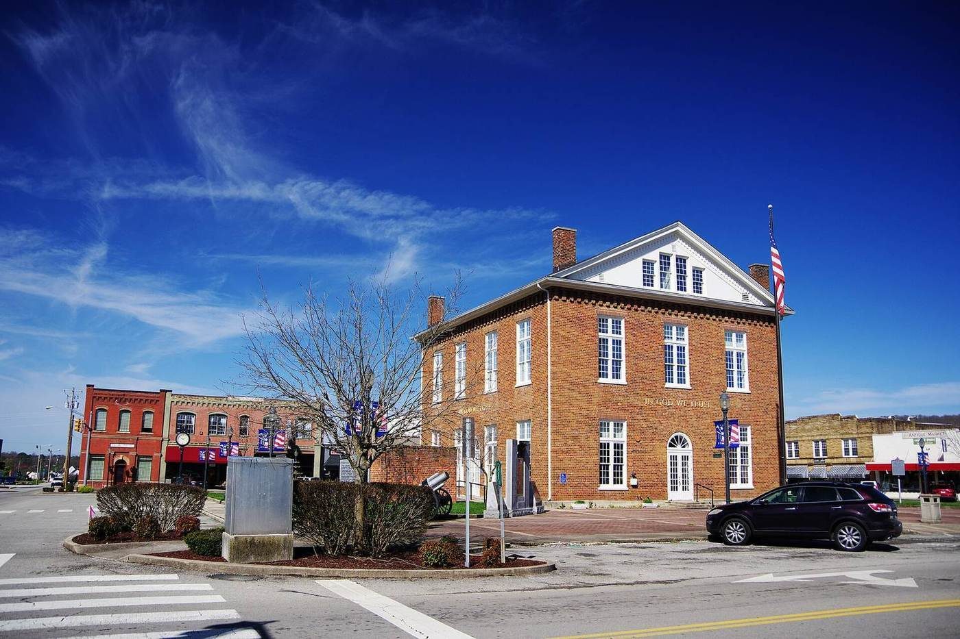 The Overton County Courthouse and the courthouse square in Livingston, Tennessee, wide view